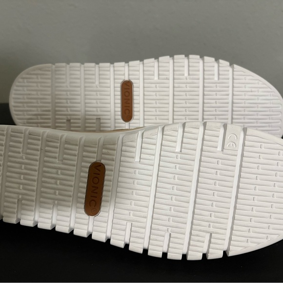 * Vionic Uptown Loafers * - Picture 2 of 4